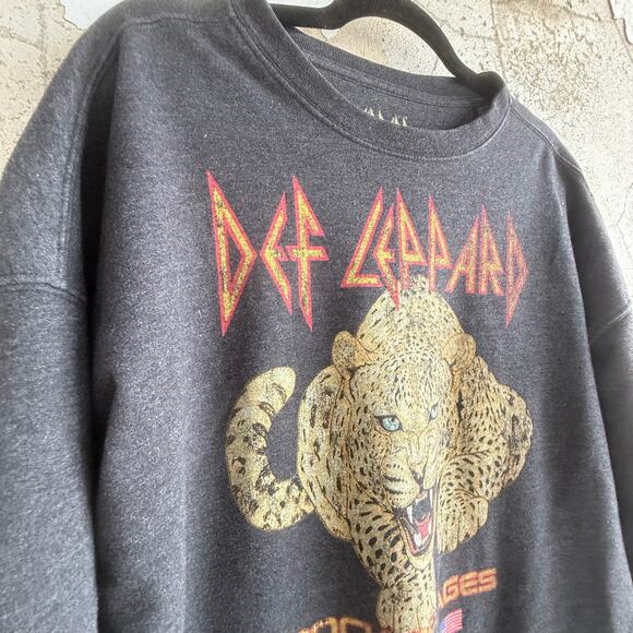 Def Leppard Rock of Ages Crewneck Sweatshirt Band Rock Graphic Charcoal Gray S - Picture 3 of 5
